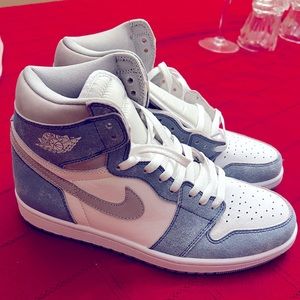 Air Jordan 1 Retro High OG 'Hyper Royal'